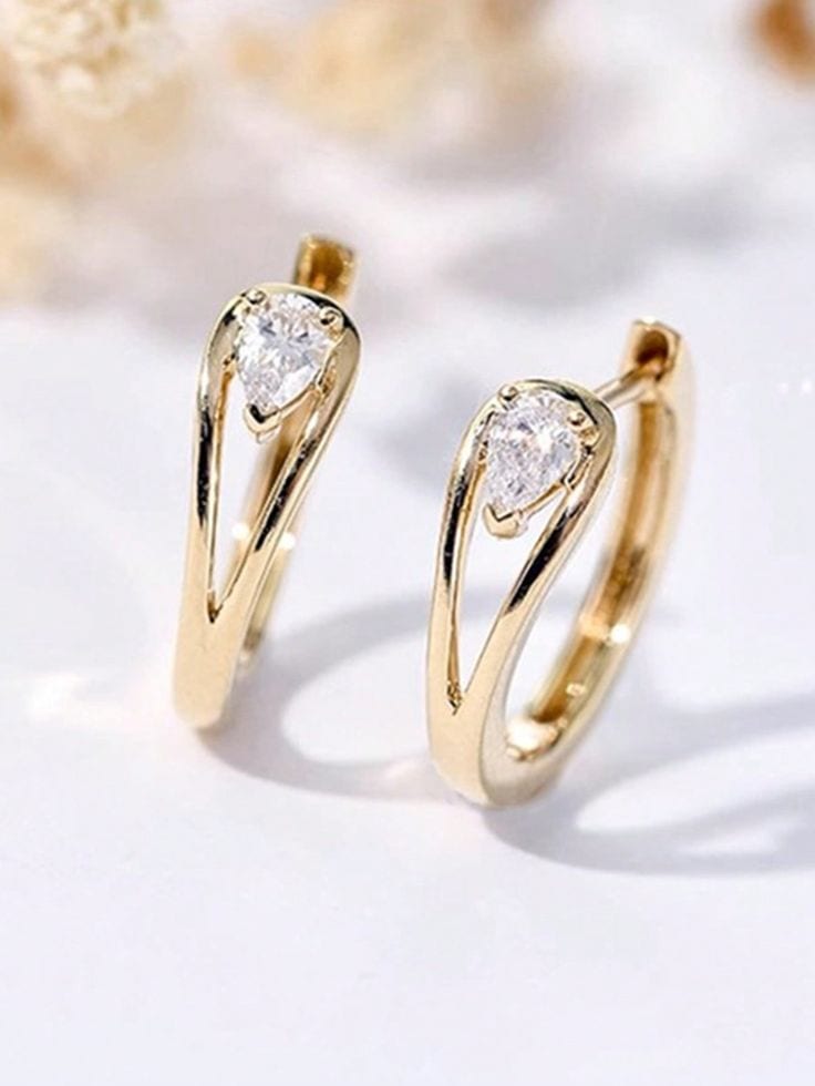 Créoles en or serties d’un zircon taille poire