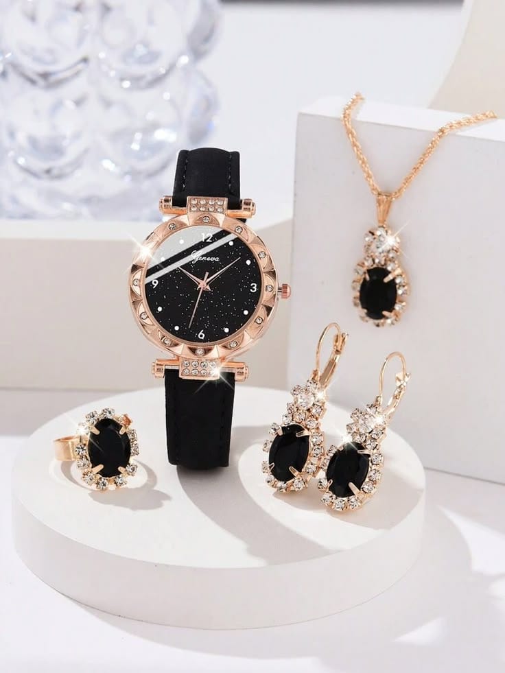 Montre à bracelet cuir accompagnée de son collier, ses boucles et sa bague